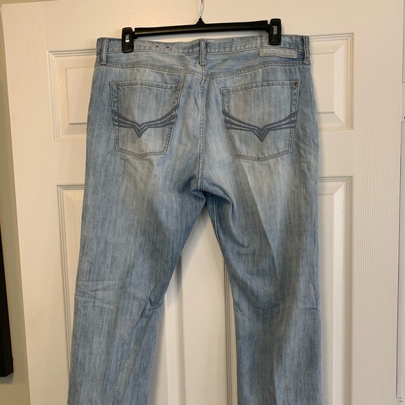 Selling a pair of G by Guess Jeans - Picture 2 of 4